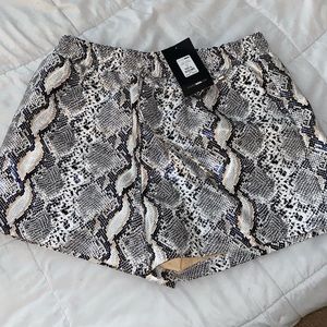 Fashion Nova Print shorts